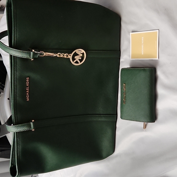 MK bundle tote & bifold zip coin wallet - Picture 1 of 4